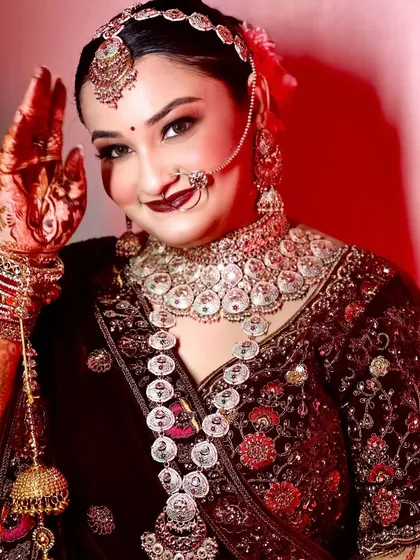 A happy "salam" from my beautiful bride Disha. Her smile and wave are full of joy.