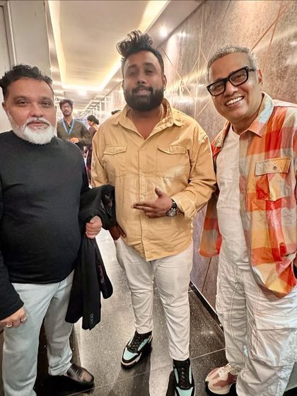 With well-known Marathi film industry directors Ravi Jadhav and Sanjay Jadhav.