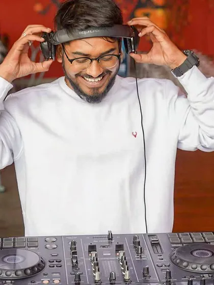 Getting the headphones on and locking into the groove at Brahma Brews. This is the moment before the beat drops, a simple action that kicks off an entire night of music and good vibes.