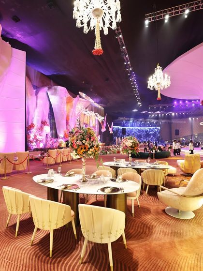 The vibe? Luxe. The highlight? Flavours that deserve their own standing ovation. Here, elegant seating arrangements meet dramatic backdrops, creating a space where magic is plated every time.