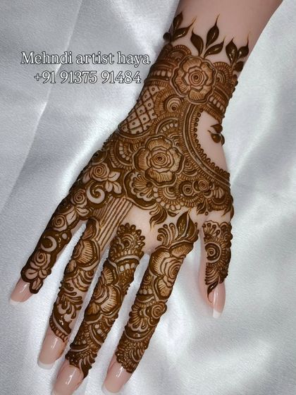 Intricate Bridal Hands photo 24