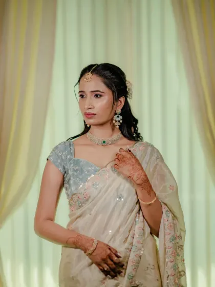 A poised and elegant portrait. The makeup is balanced, with defined eyes and a soft lip, perfect for an engagement ceremony.