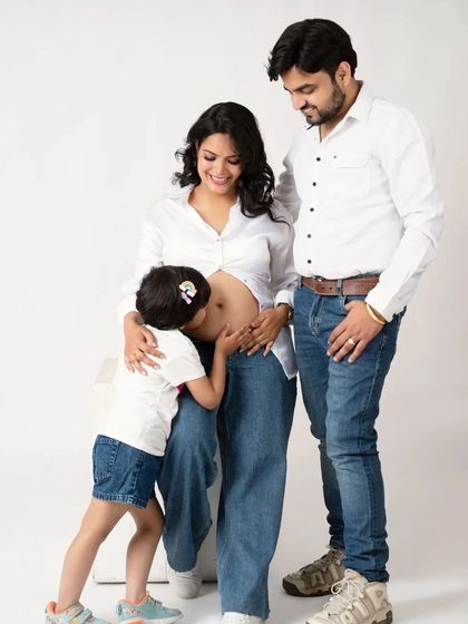 Abhinandan Photography - Maternity Photography Celebrating with Family photo 3