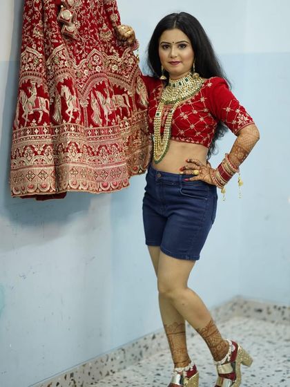 Classic Red & Gold Bridal Looks photo 24