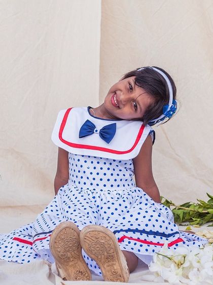 Relaxing in style. This polka dot sailor dress is perfect for a laid-back day, offering both comfort and a touch of classic charm.