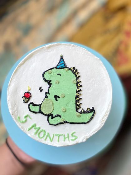 A top-down view of the adorable dinosaur doodle cake.
