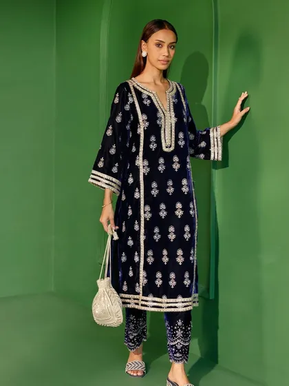 When the moment calls for something exceptional, think Makhmal. This luxurious silk velvet kurta set, paired with a pearl potli, is a must-have for the winter wedding season.