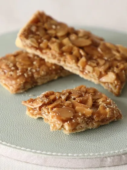 Light, crispy, and oh-so-decadent. Our Almond Florentine Cookies are thin, crunchy, and packed with caramelized almonds.