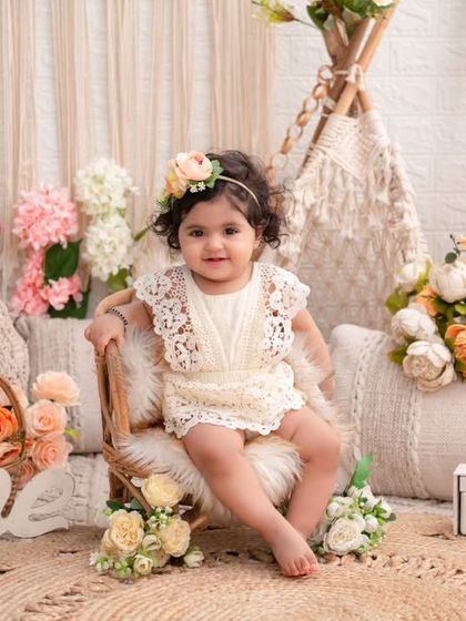 A sweet sitter portrait in the boho tent theme. The floral crown and lace romper are the perfect accessories for this soft and dreamy look.