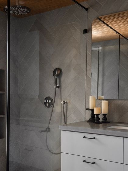 Aakriti Saraf Design - Full-Service Residential Interior Design Modern Bathroom Sanctuaries photo 23