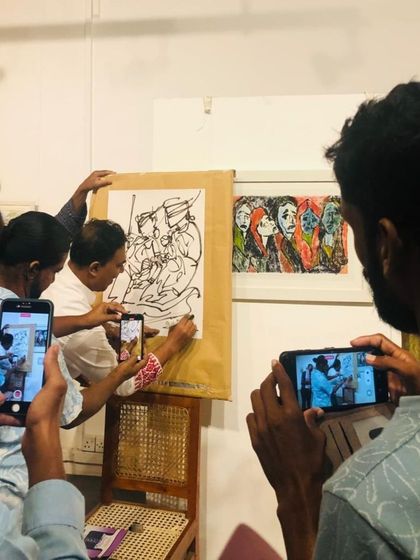 The audience at my Colombo exhibition was captivated by the live drawing demonstration. Everyone was taking photos and videos.
