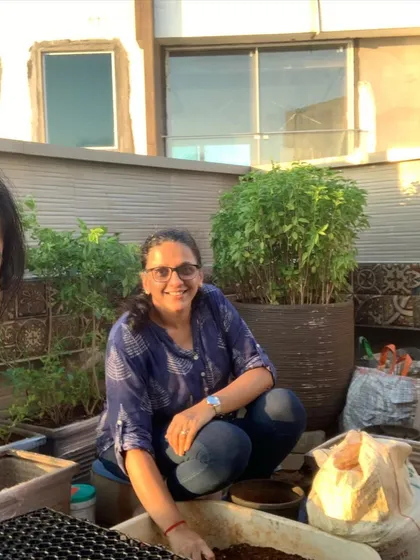 Working with a client on her terrace, getting our hands dirty while we sow seeds and set up her new kitchen garden.