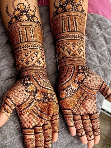 Hussaina Mehendi Artist - Bridal Mehendi Intricate Bridal Hands photo 19