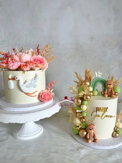 Two baby shower cakes that went out on the same day! It's fun to see different styles side-by-side, one floral and one with a teddy bear theme.