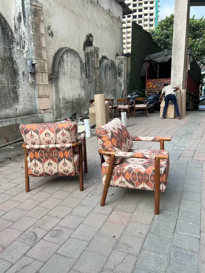 The lounge chairs in the workshop alley.