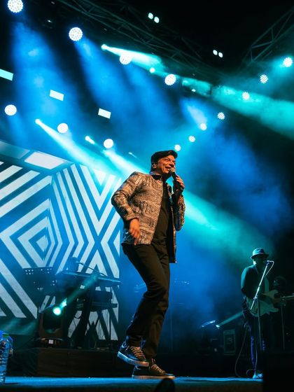 Shaan energizing the crowd at IIT Dhanbad, with dynamic stage lighting creating a vibrant concert atmosphere. We manage all technical logistics, including lighting and sound.