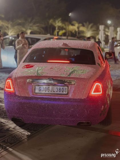 Candid Moments & Emotions photo 11