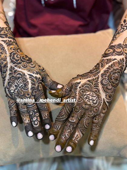 A slightly different angle of this elegant vine and floral design, showing how the patterns flow across the hands.