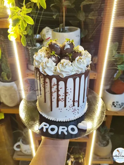 Sometimes simple is the most beautiful. This chocolate strawberry cake is a classic, finished with a rich chocolate drip and topped with fresh, chocolate-dipped strawberries for an elegant look.