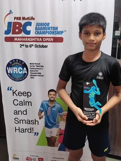Mayuresh with his runner-up trophy at the PNB MetLife Junior Badminton Championship 2023.