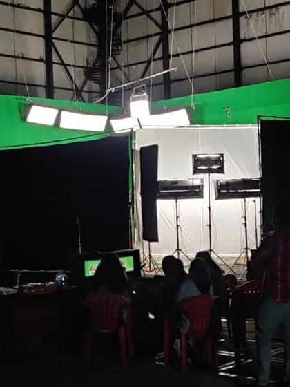 For this greenscreen shoot with Ranveer Singh, we created a lighting setup using a blend of Arri Skypanels, Litegear Litetiles, and a central Creamsource SpaceX. This ensures even illumination on the chroma background while properly lighting the talent.