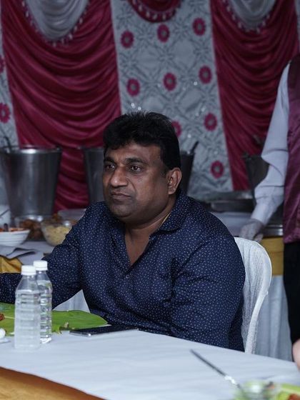 A guest enjoying the diverse flavours of the Yele Oota. My menu is carefully balanced so it is not too spicy or too sweet, making it enjoyable for every palate.