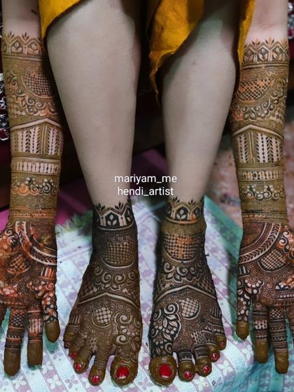Intricate Mehendi for Feet photo 20