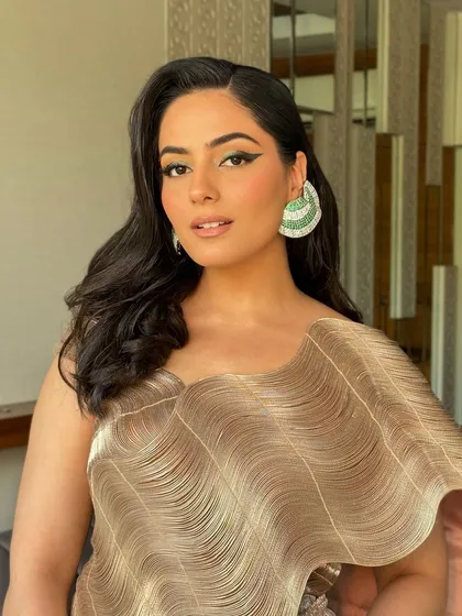 A confident portrait of Surbhi rocking her green liner. When you feel good, you look good, and that's what my makeup is all about.