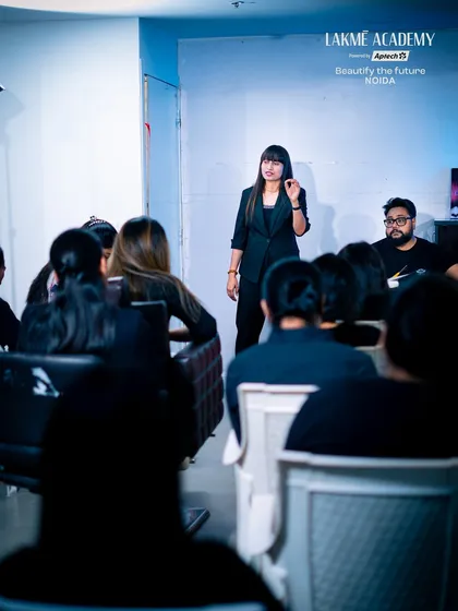 An instructor leading a Nanoplastia workshop, explaining the science and technique to an engaged class of students.