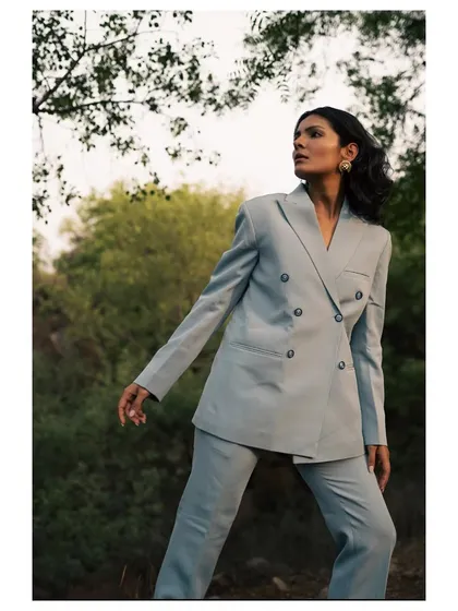 I love playing with gender-fluid aesthetics, like this summer suit styled for an outdoor creative shoot. The soft powder blue and relaxed tailoring create a look that is powerful, modern, and effortlessly chic against a natural backdrop.