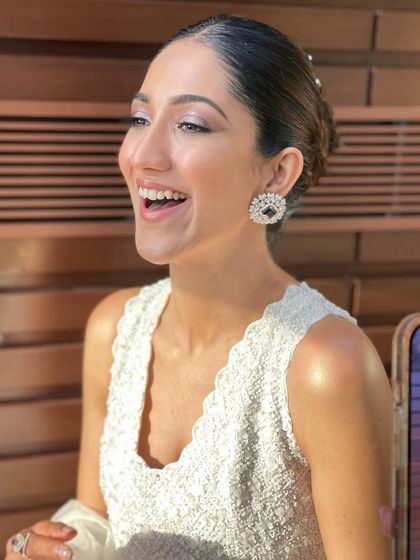 Elegant Buns & Updos photo 14