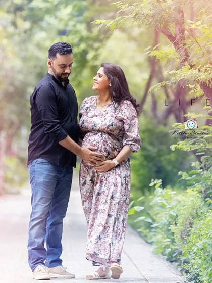Capturing the quiet connection between partners is one of the most rewarding parts of a maternity session. These unposed, candid moments often become the most cherished memories of your pregnancy journey.