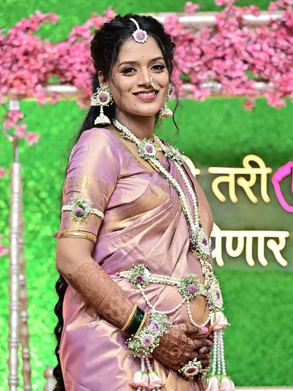 The perfect radiant look for a mom-to-be. This close-up shows the soft glam makeup, defined eyes, and a joyful smile, capturing the essence of a traditional Maharashtrian baby shower celebration.