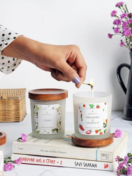 Give your interiors a fresh touch with our frosted glass candles. The vibrant contrast of the frosted jar and the natural Indian Rosewood lid creates a minimalist design that is both modern and warm.