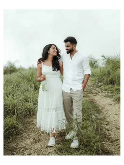 A simple walk, a shared glance. Treesa and Justin's connection shines in this natural, unposed moment from their outdoor photoshoot in a beautiful, rustic field.