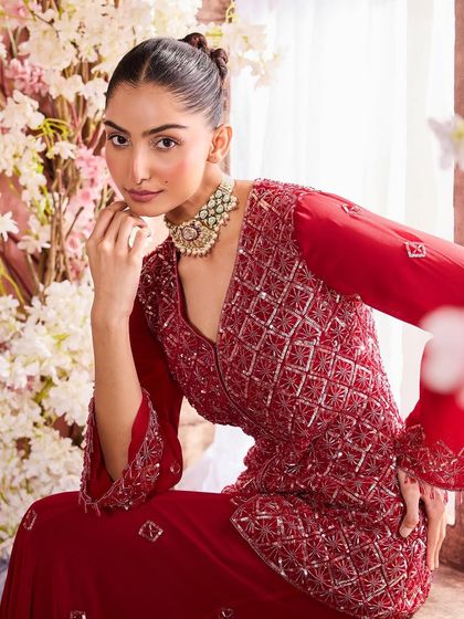 Elegant Reception & Engagement Looks photo 18