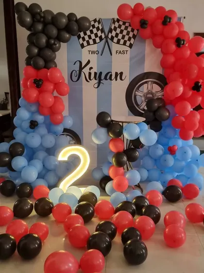 A complete view of the car racing theme, ready for a high-energy toddler's birthday party.