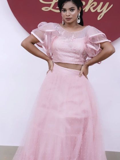 A full-length view of this pretty pink lehenga and hairstyle, perfect for a sangeet or mehendi.