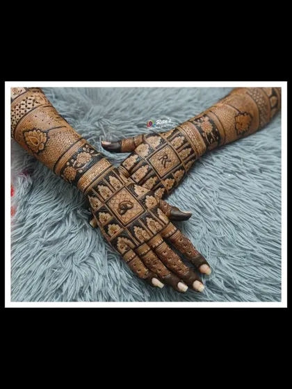 Another angle of the completed hands, showing how the patterns connect when the hands are brought together.