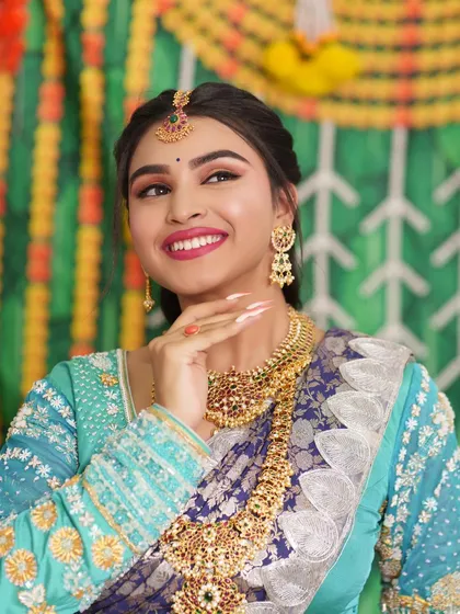 The bride's joyful expression perfectly complements the festive feel of her attire and jewellery.