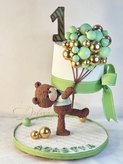 Another version of my popular teddy bear holding balloons cake. In class, you'll learn how to secure the top tier and arrange the balloon spheres for a balanced look.
