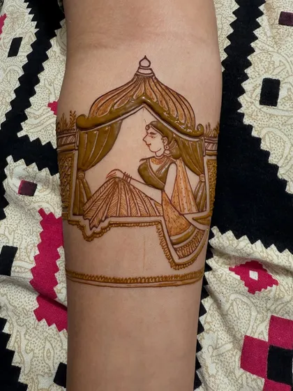 The simple outline of the bride-in-jharokha armband. This shows the foundational drawing before the intricate details are added.