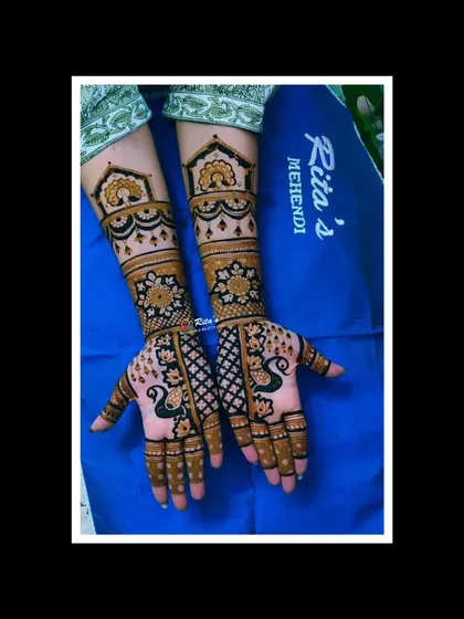 The back of the hands deserves just as much beauty. This is an example of a designer party mehendi, featuring elegant peacocks and floral patterns that look stunning for any occasion, from a wedding to a festival.