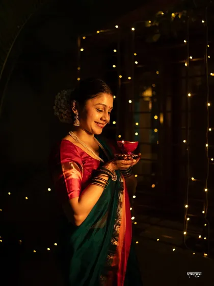 In the middle of all the Diwali excitement, there are quiet moments of peace and devotion. I love using low light and festive decorations, like these fairy lights, to create beautifully atmospheric portraits that capture the serene spirit of the festival.