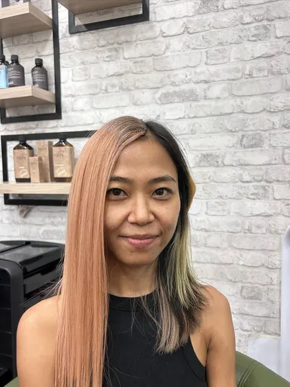 We test our color formulas on swatches to see exactly how they will turn out. This helps us make precise calculations before the color ever touches your hair.
