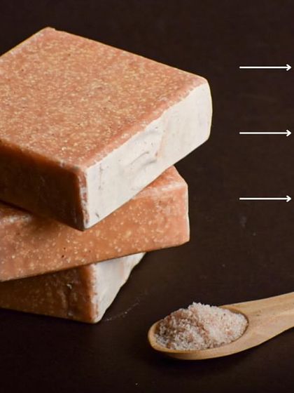 The Salt Spa Bar is rich in minerals and offers mild exfoliation. It's scented with an invigorating blend of Grapefruit, Ylang Ylang, and Lime essential oils for a spa-like experience at home.