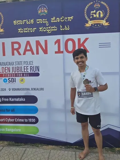 This team member completed the 10k barefoot, showing incredible toughness and connection to his running form.