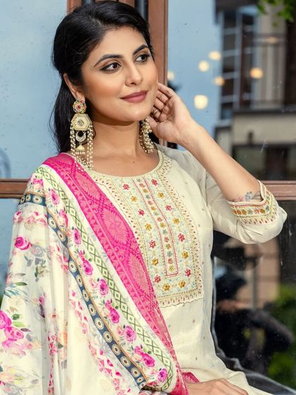 A cream viscose jacquard kurta with a vibrant printed dupatta. The mix of textures and prints makes this a really interesting and stylish outfit.