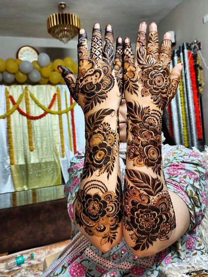 Hajira Mehendi Artist - Mehndi Art Classes & Workshops Flowing Floral & Arabic Designs photo 15