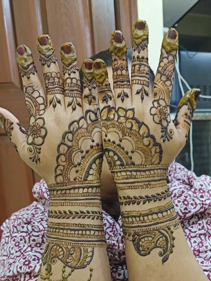 Fouzia Ahmed - Party & Festive Mehendi Classic Hand & Wrist Mehendi photo 9